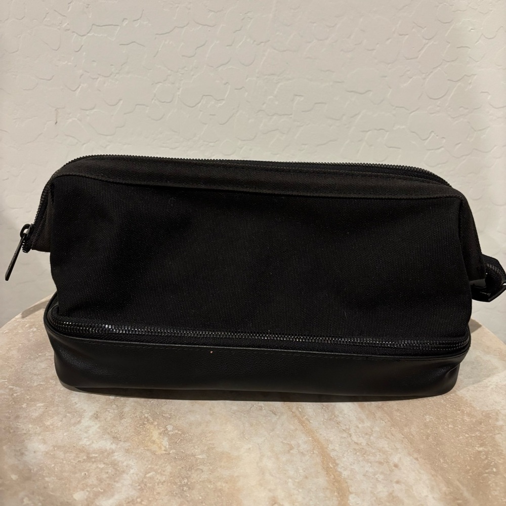 Beis The Dopp case zip around cosmetic bag